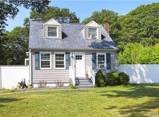 12 Floyd Rd N, Shirley, NY 11967