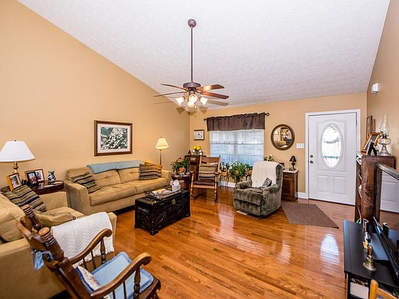 3rd image of 825 Garner Hills Way