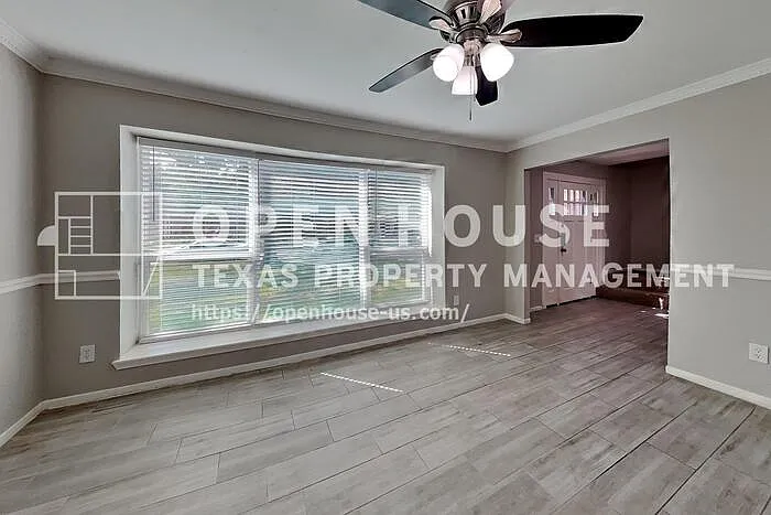 4 bed, 2.5 bath, 2304 sqft, $2,195 — Photo 4