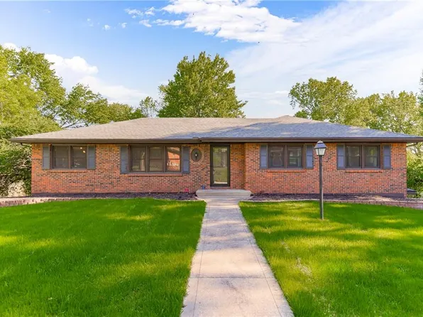 1306 NE 77th St, Gladstone, MO 64118