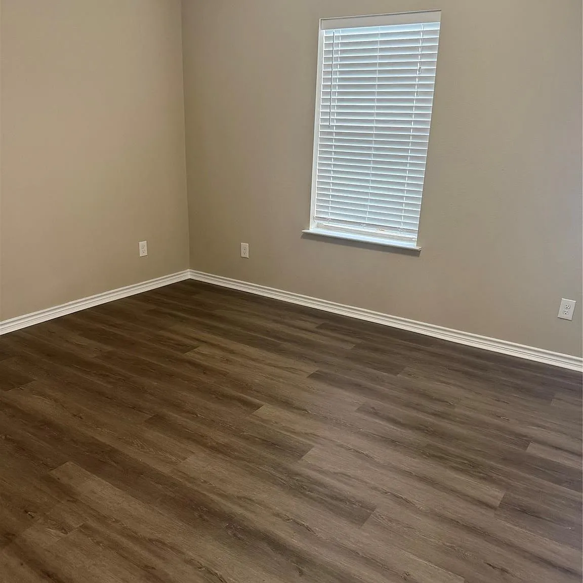 3 bed, 2.0 bath, 1270 sqft, $1,700 — Photo 4
