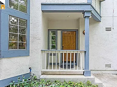 4 bed, 2.5 bath, 1960 sqft, $4,900 — Photo 3