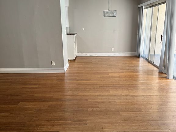 5th image of 5235 Corteen Pl #1B-1Ba-1000Sqft