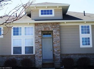 141 Stonegate Cir, Seven Hills, OH 44131