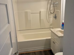 8 Prospect St APT 3, Webster, MA 01570