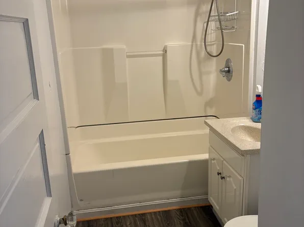 8 Prospect St APT 3, Webster, MA 01570