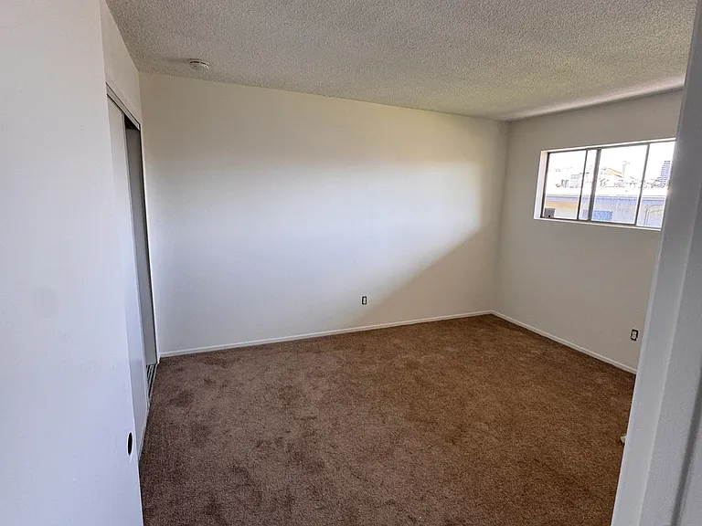 1344 N Columbus Ave #11 — Photo 6