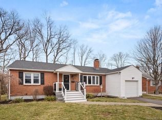 33 Crest St, Wethersfield, CT 06109