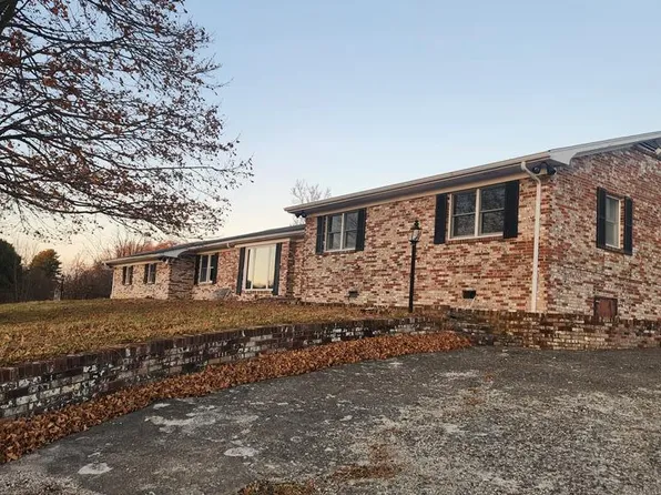 12063 Gov Gc Peery Hwy, Pounding Mill, VA 24637