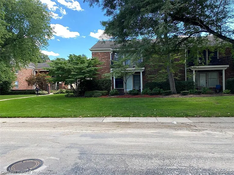 885 N Old Woodward Ave #15 — Photo 3