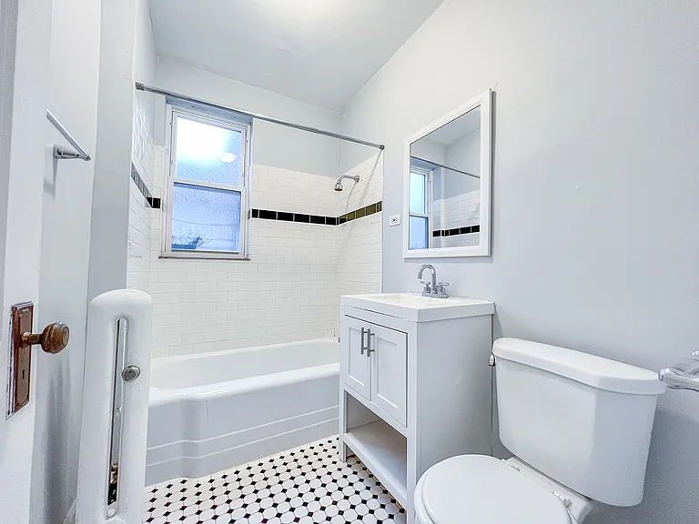 3951 N Hoyne Ave #2 — Photo 9