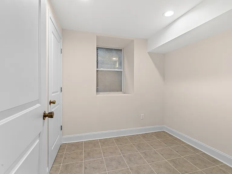 1017 S Bouvier St — Photo 17
