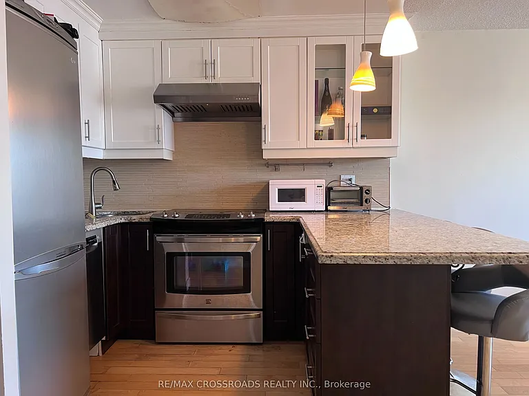 633 Bay St #Penthouse 12 — Photo 16