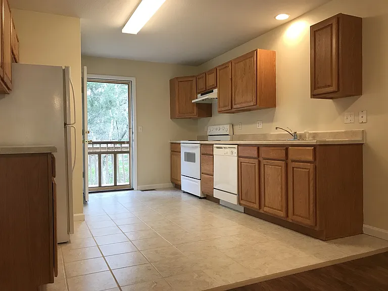 156 Alexander Ave — Photo 12