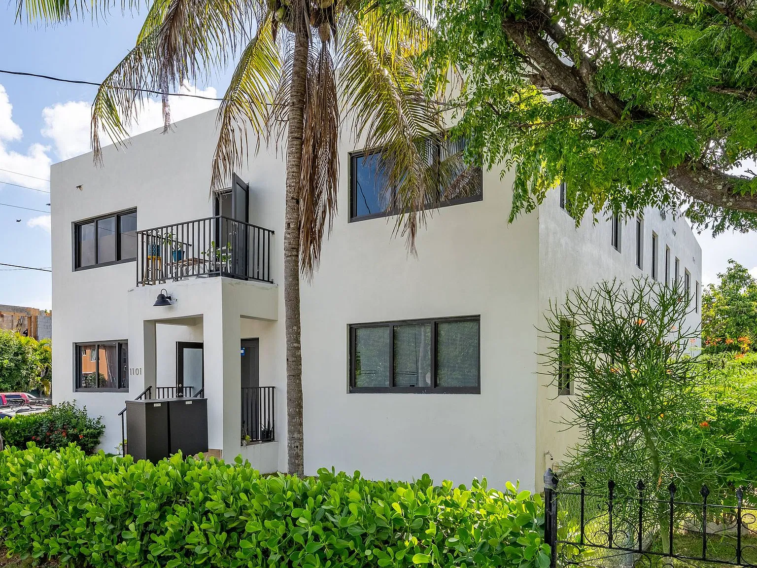 Newly renovated in Little Havana! / 1/1 $1,600 y 2/1 $2,000, remodelados en Little Havana. — Photo 1