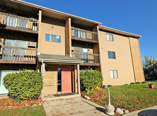 645 Virginia Rd APT 222, Crystal Lake, IL 60014