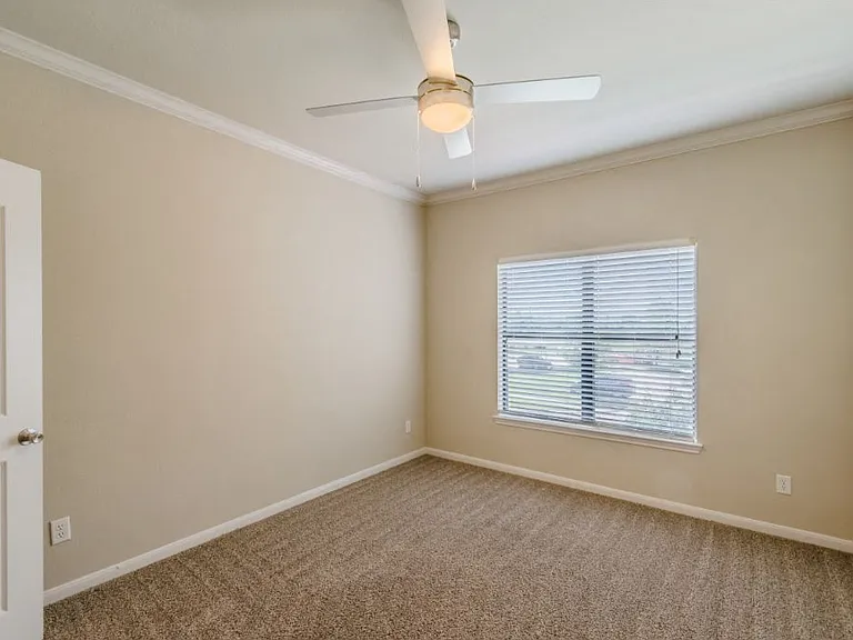 Skyview West Apartments — Photo 6