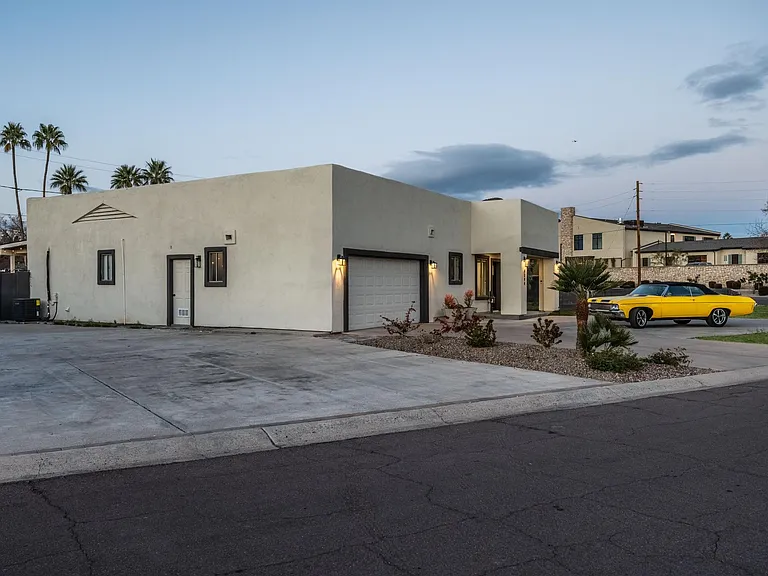 4344 E Clarendon Ave — Photo 42