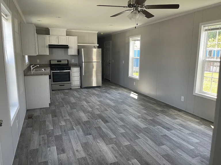 Regency Pointe — Photo 2