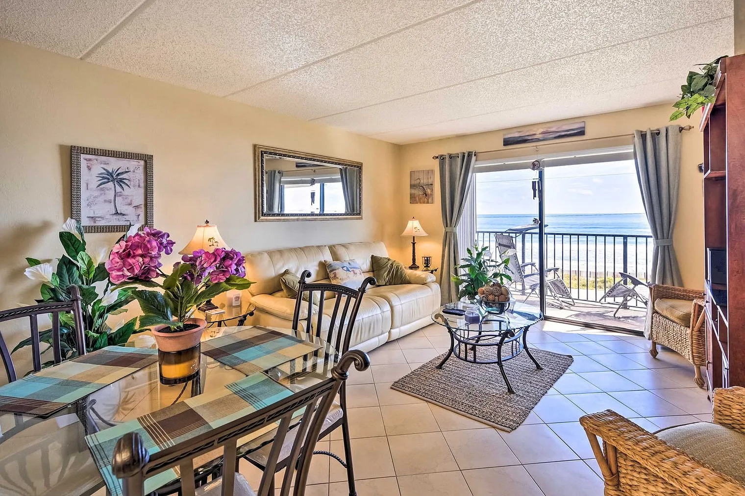 2 bed, 2.0 bath, 893 sqft, $3,355 — Photo 3