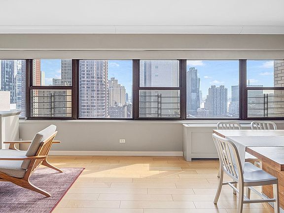 4th image of 160 E 38th St APT 22E