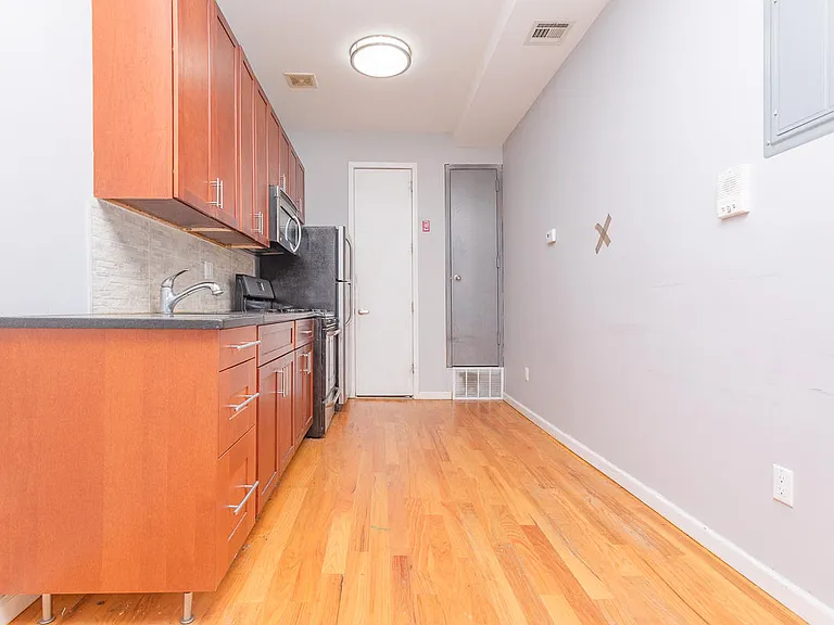 353 Grove St #3F — Photo 6