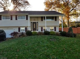 22 Sefton Cir, Piscataway, NJ