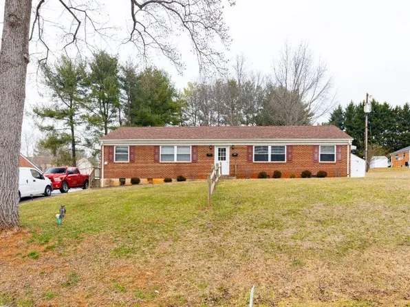 802 Jeter St, Bedford, VA 24523