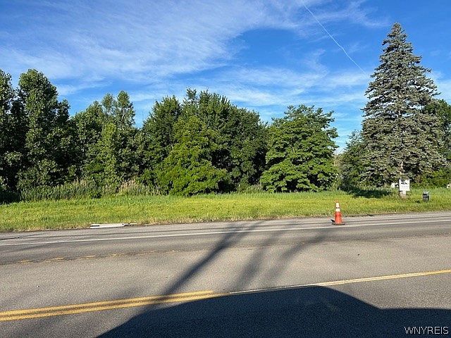 2nd image of Niagara Falls Blvd #8