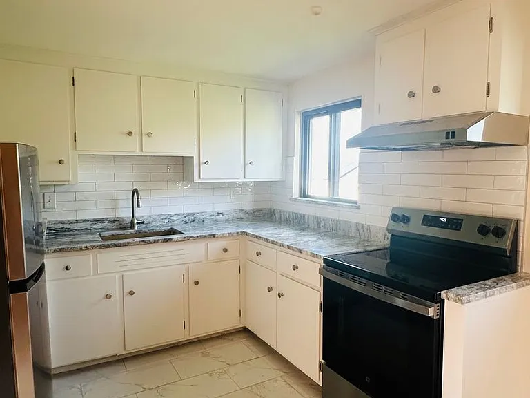 836 Sea St — Photo 2