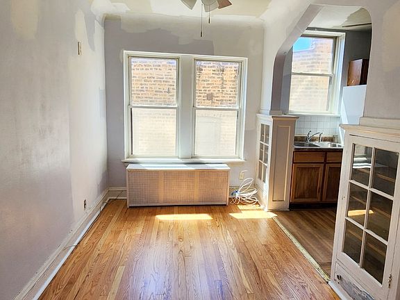 5th image of 6749 N Artesian Ave APT 2B