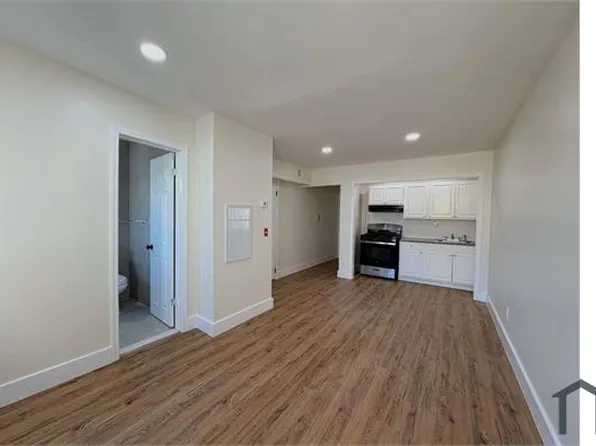 21 Willoughby St #B6, Newark, NJ 07112