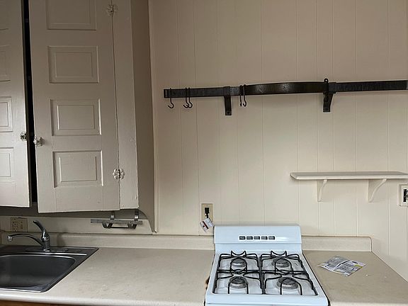 3rd image of 1282 Highland St