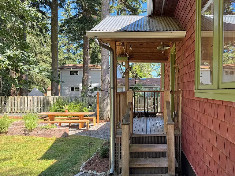 719 Decker Ave — Photo 23