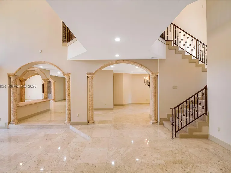129 Gavilan Ave — Photo 8