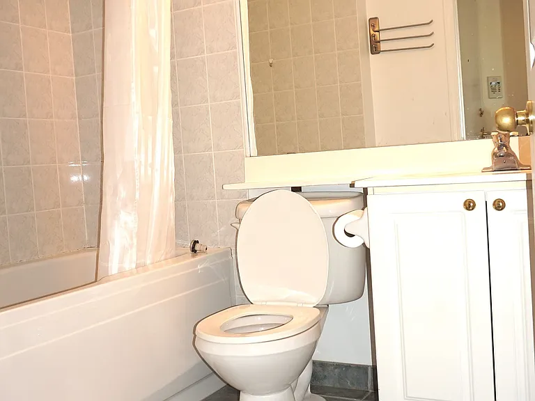 33 Empress Ave S #701 — Photo 12