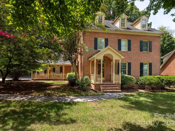 9808 Warwick Cir, Charlotte, NC 28210