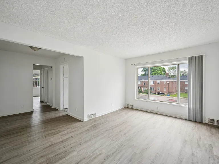 Franklin Village Apartments — Photo 11