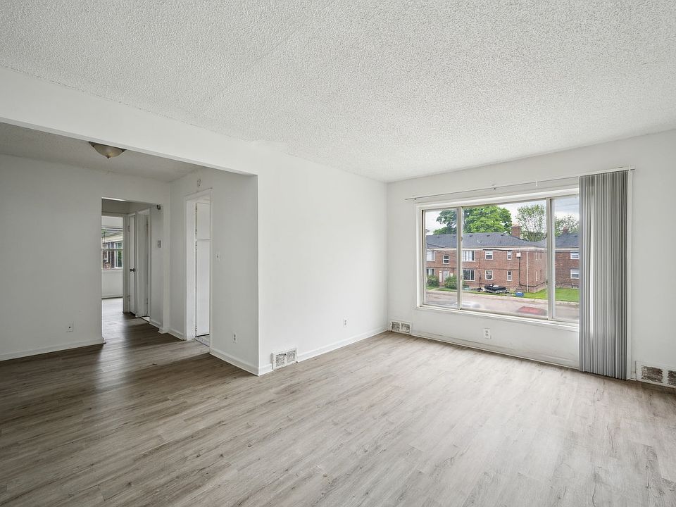 18450 W Chicago Ave, photo 11