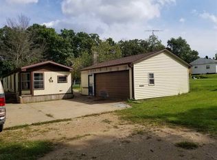 16 Remington Park Cir, East Dubuque, IL 61025
