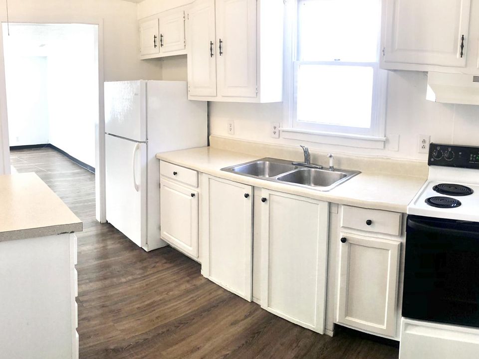 2nd image of 10 Willow St #10A