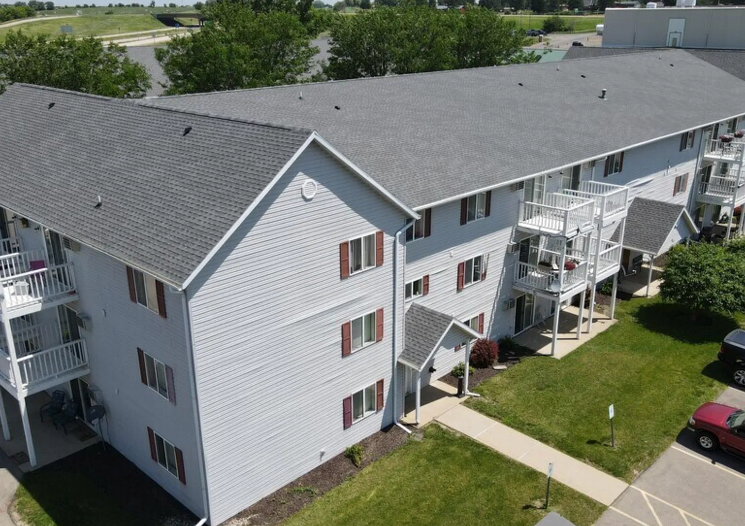 201 - 207 West Win Heights — Photo 1