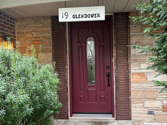 2nd image of 19 Glendower Cir
