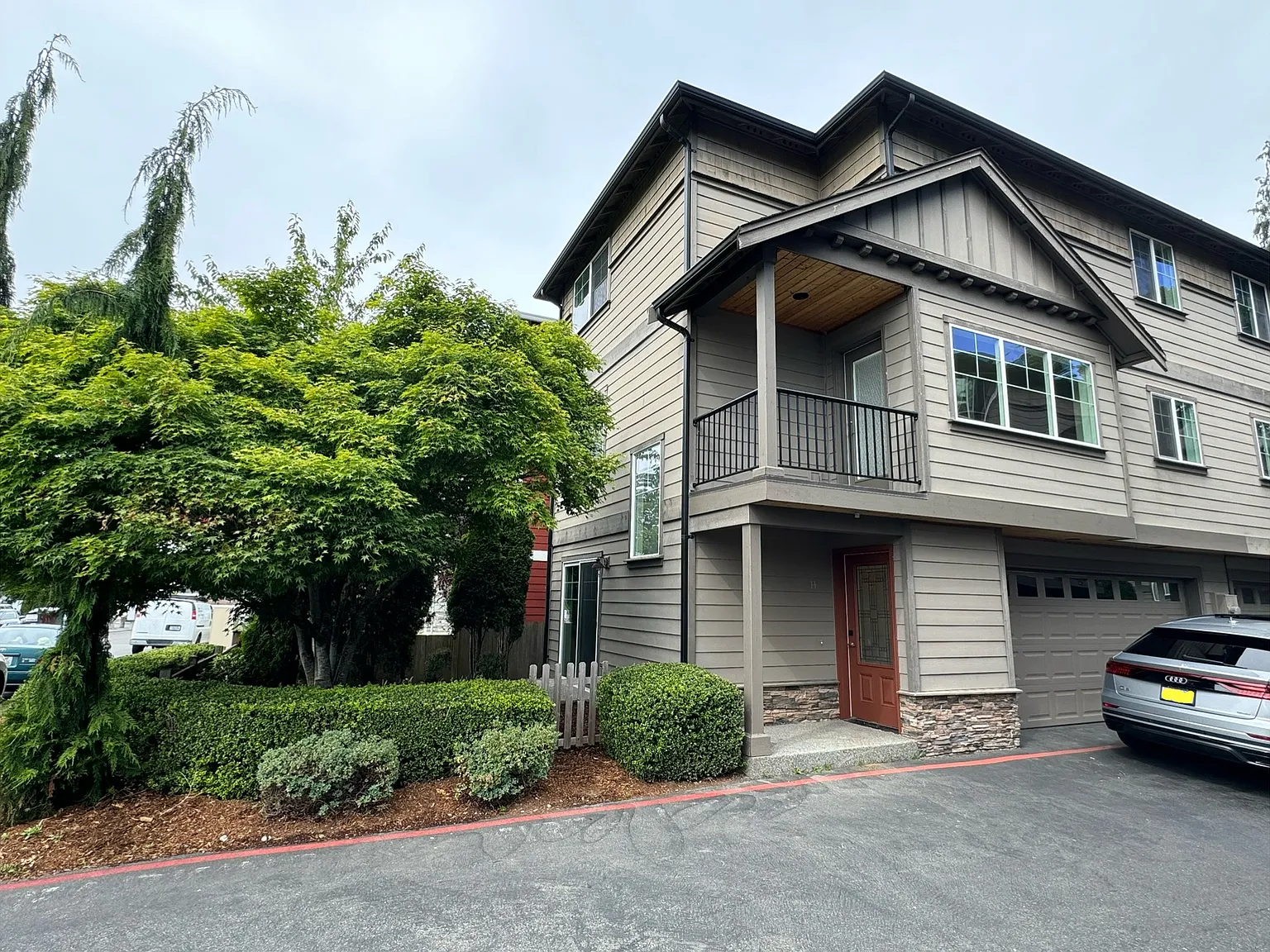 3 bed, 2.5 bath, 1520 sqft, $2,900 — Photo 2