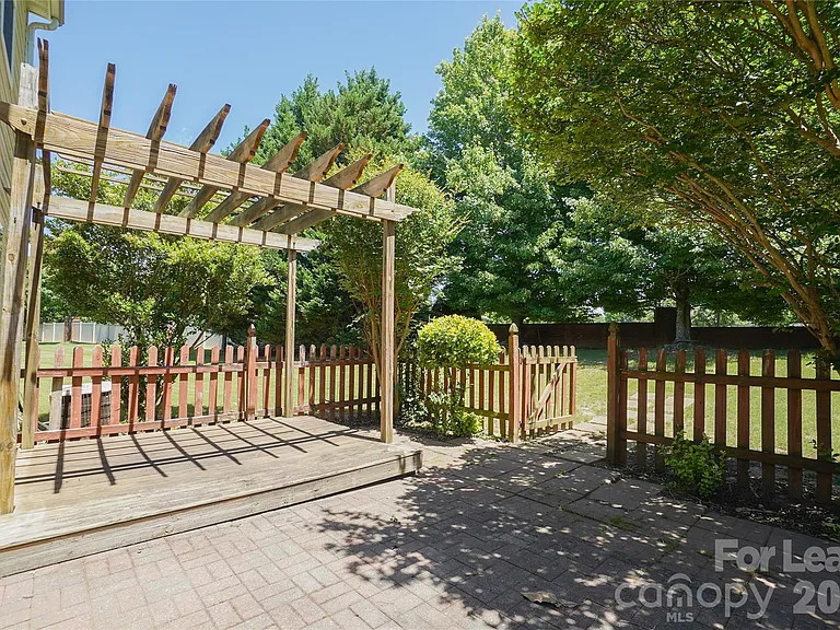 2411 Normancrest Ct — Photo 19