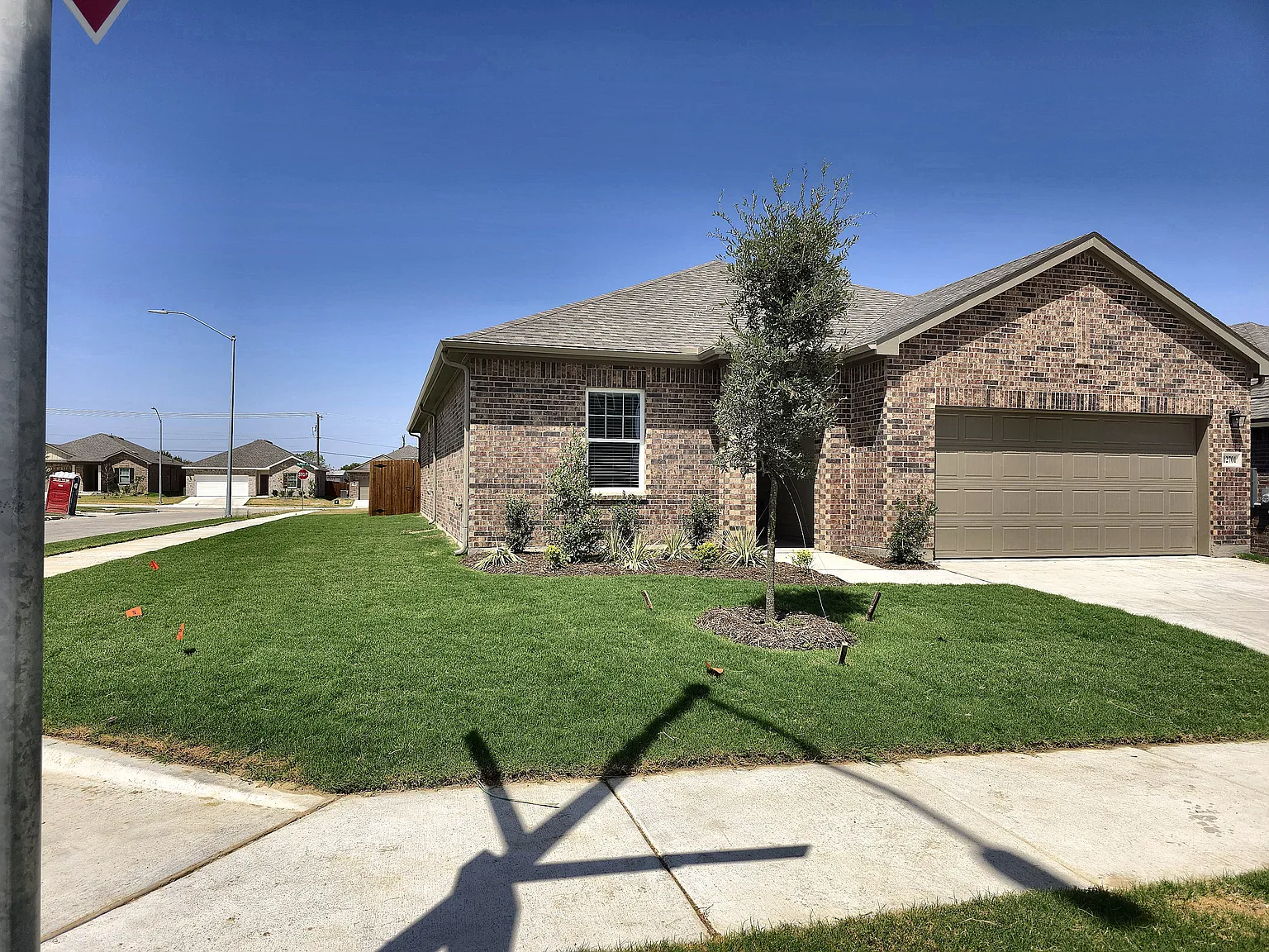 4 bed, 1827 sqft, $2,649 — Photo 2