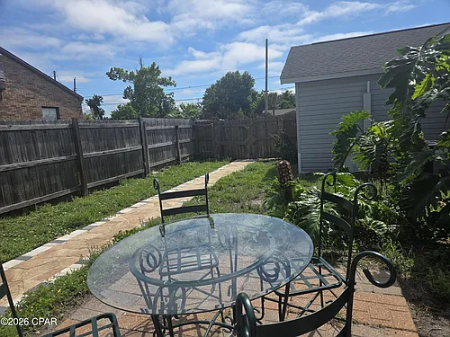 1525 Oak Ave Photo 1
