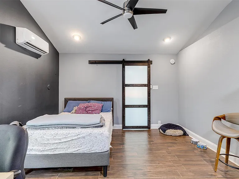 815 E 31st St #C — Photo 14