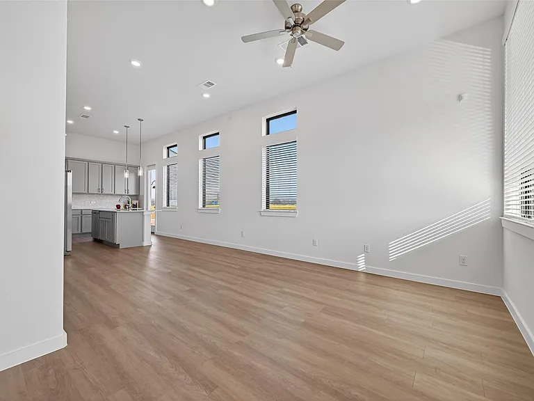 1213 Mercantile St — Photo 9