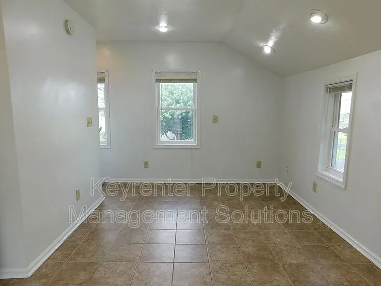 404 Cherry Ave #C — Photo 14